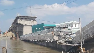Cà Mau: Cầu 54 tỉ đồng xây sắp xong thì bị lún trụ, sập nhịp