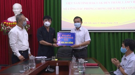 Bí thư Đắk Lắk thăm, tặng quà ở khu cách ly phòng dịch