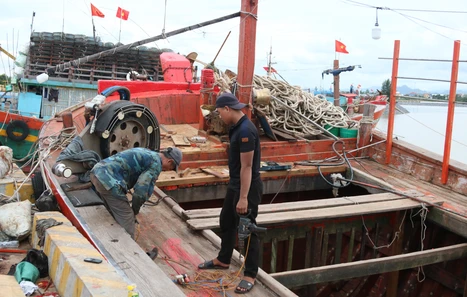 Quảng Bình tiếp tục hỗ trợ hơn 24 tỉ đồng cho các tàu cá đánh bắt xa bờ.