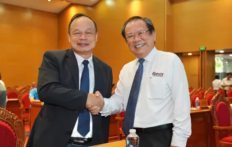 Chương trình 'Cùng ngư dân thắp sáng đèn trên biển' đến với bà con ngư dân Gia Lai