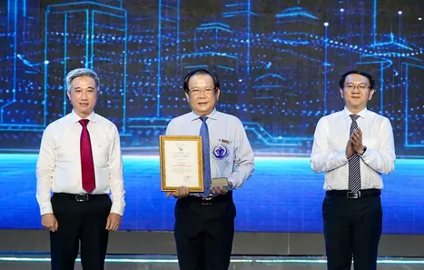 Chương trình “Cùng ngư dân thắp sáng đèn trên biển” đạt giải ba Giải thưởng sáng tạo TP.HCM lần 4 - năm 2025.