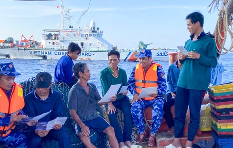 Cảnh sát biển Việt Nam tăng cường tuần tra, xử lý tàu cá vi phạm vùng biển nước ngoài