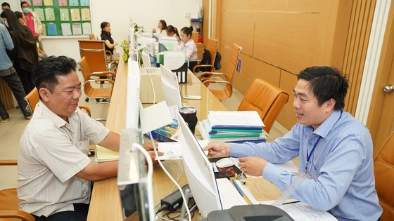 Xóa bỏ biên chế suốt đời: Mạnh dạn trả lương theo KPI