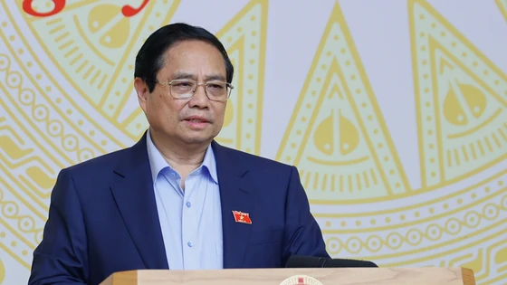 Thủ tướng: Buôn lậu, hàng giả là vấn đề lớn, phải kiểm điểm nghiêm khắc
