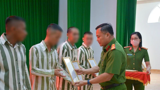 Nhận quyết định đặc xá là cơ hội để làm lại cuộc đời