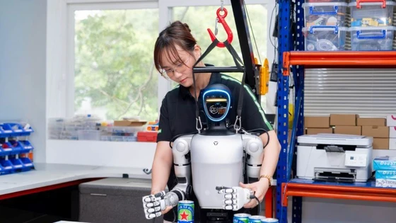 HEINEKEN Việt Nam cùng Trường Đại học Bách Khoa nghiên cứu đưa robot hình người vào sản xuất