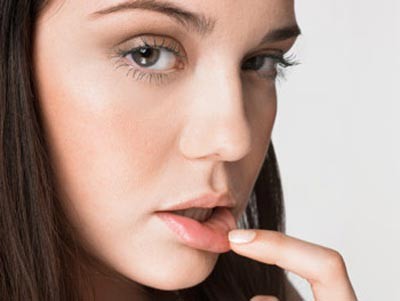 Nên sử dụng những loại kem đánh răng nào để giảm nguy cơ bị nhiệt miệng quanh năm?
