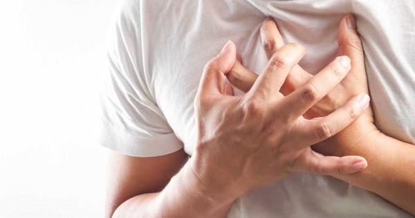 Các triệu chứng cần chú ý khi có cơn tức ngực là gì?
