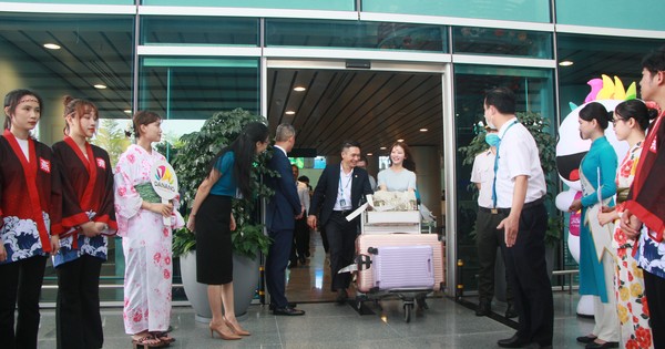 The first flight from Narita to Da Nang after nearly 3 years of interruption because of the epidemic