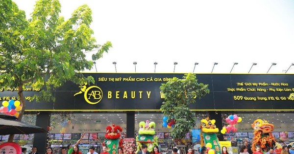 Nhiều khách hàng dự khai trương chi nhánh 9 AB Beauty World