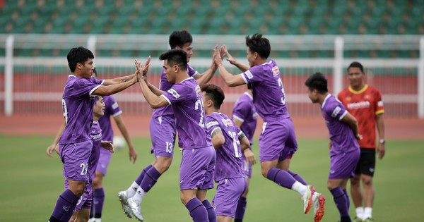 Why did Que Ngoc Hai, Tien Linh, … practice with the U-23s?