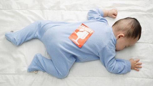 Có những tình huống nào mà tư thế ngủ này có thể gây nguy hiểm cho em bé?

