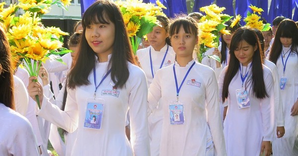 Học Sinh Thpt Phải Mặc Áo Dài Ít Nhất 1 Buổi/Tuần