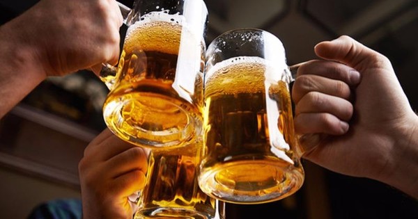 Có nên uống nước mát hay không để giải mùi bia rượu?