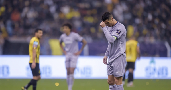 Ronaldo bị chế giễu với màn ăn mừng kinh điển của Messi