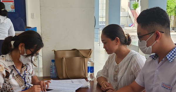 A male student in Can Gio is determined to pass the exam to the 10th grade of a ‘hot’ school in District 1