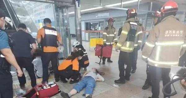 The escalator suddenly ran backwards and fell into the crowd, 14 people were injured