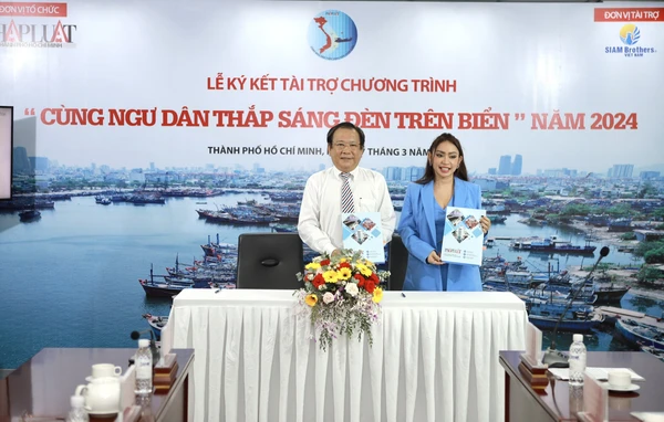Công ty Cổ phần Siam Brothers Việt Nam đồng hành 'Cùng ngư dân thắp sáng đèn trên biển'