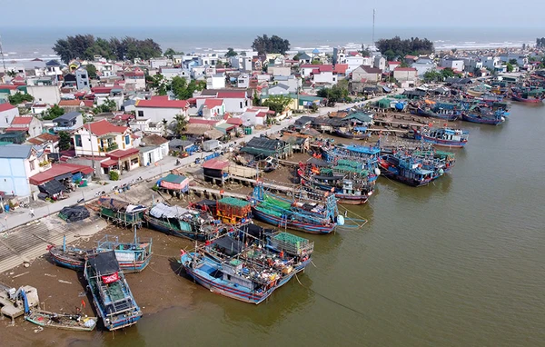 Những căn nhà tầng mọc san sát, nhiều gia đình ở Thanh Hóa có được cuộc sống tốt hơn nhờ mưu sinh bám biển.