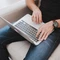 Đặt laptop trên đùi có thực sự gây vô sinh?