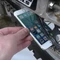 Tra tấn iPhone 6S bằng sên xe máy