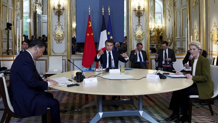 Ảnh: Ông Tập hội đàm cùng ông Macron và Chủ tịch Ủy ban châu Âu