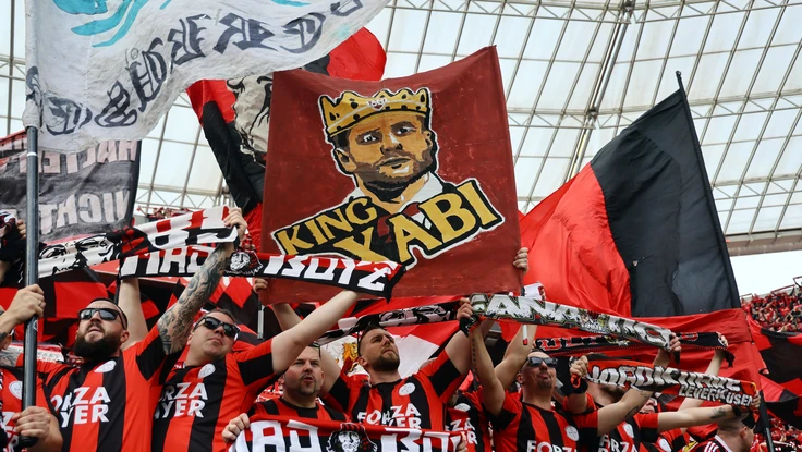 Xabi Alonso đến “Neverkusen” chữa cháy và thành “vua Leverkusen”