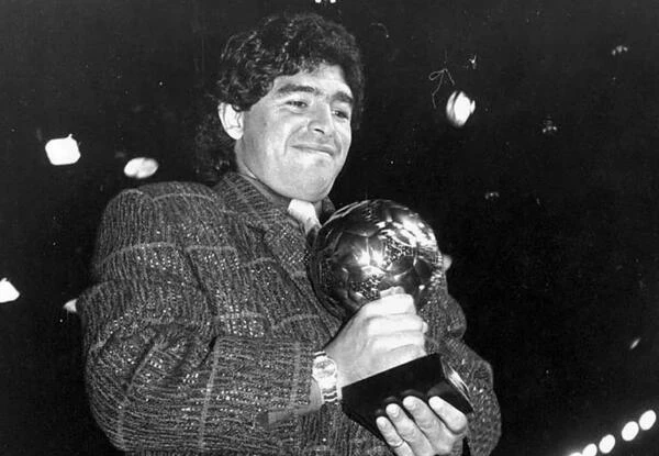 Lại đấu giá báu vật của Maradona 
