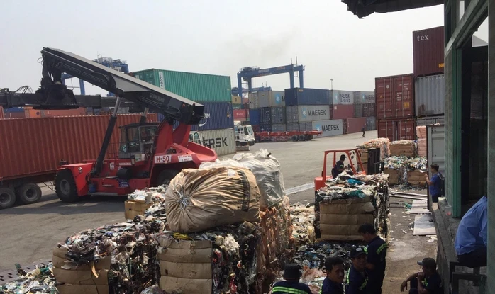 Gán 'mác' người nhà lãnh đạo, lừa đảo từ việc mua container phế liệu