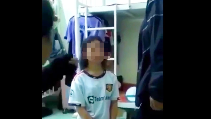 Kon Tum: 1 nữ sinh bị bắt quỳ và tát vào mặt
