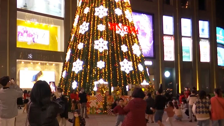 Video: Người Đà Nẵng đón 1 mùa Giáng sinh thật khác