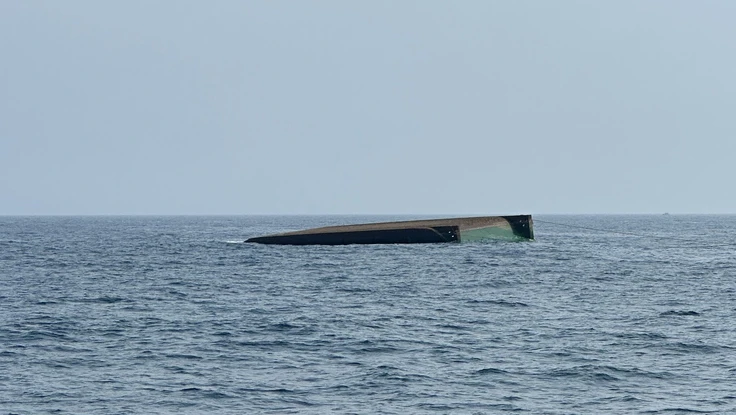 Chìm tàu kéo sà lan gần đảo Lý Sơn, 3 người chết, 2 người mất tích. Ảnh: CTV