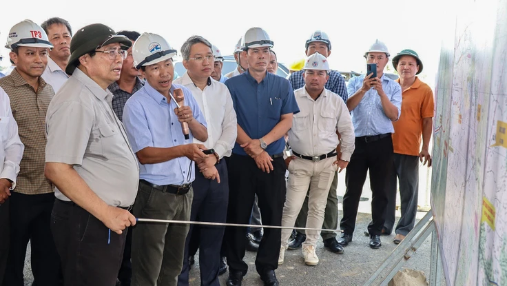 Thủ tướng yêu cầu lãnh đạo tỉnh Khánh Hòa xử lý dứt điểm mặt bằng cao tốc 