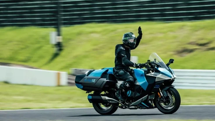 Kawasaki giới thiệu xe máy chạy bằng hydro mới