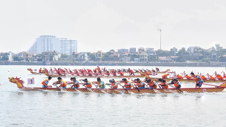 Giải đua thuyền truyền thống vô địch quốc gia tại Quảng Bình
