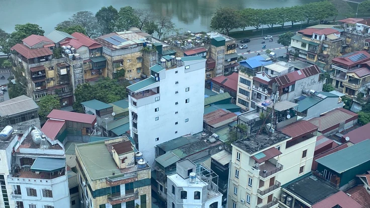 Nhà phố Hà Nội vượt mốc 400 triệu đồng/m2, giá nhà ngõ nhảy múa