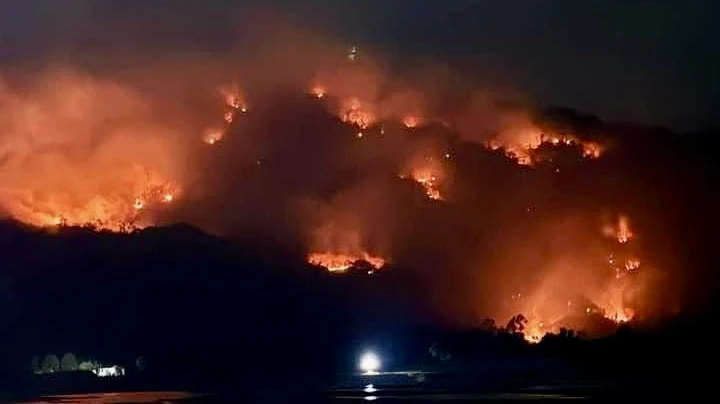 An Giang: Đang cháy rừng ở Núi Tô