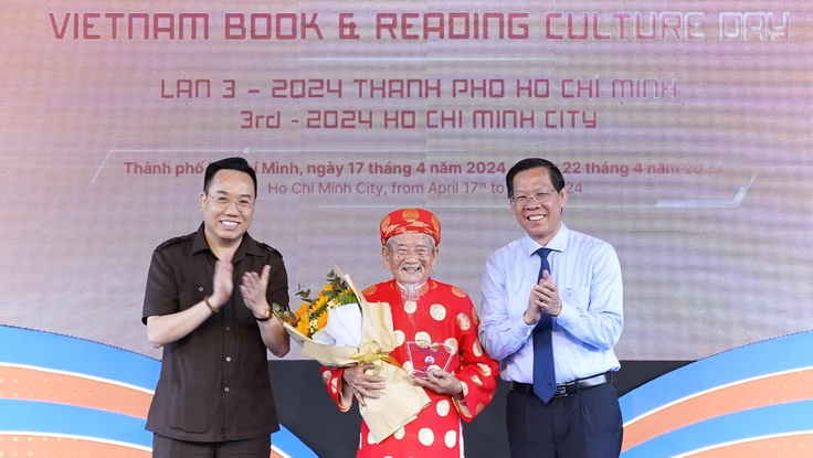 Nhà nghiên cứu 104 tuổi Nguyễn Đình Tư là đại sứ không thời hạn của Ngày sách và văn hóa đọc