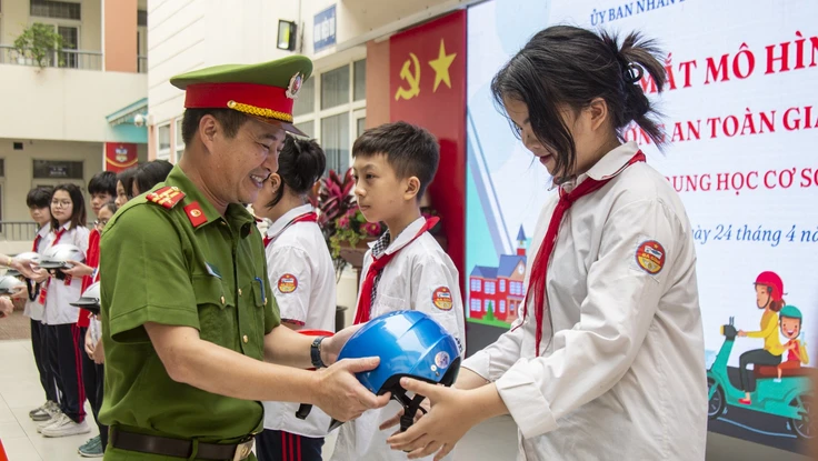 CSGT Hà Nội triển khai mô hình cổng trường học an toàn giao thông 