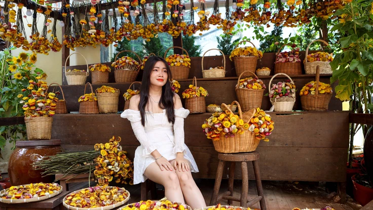 Đổ xô check-in vườn hoa bất tử ở Sài Gòn, bắt trend Lật mặt 7
