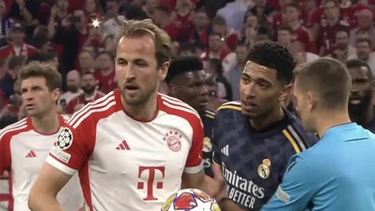 Real Madrid - Bayern Munich (2-2): Bellingham làm trò gây sốc với Harry Kane
