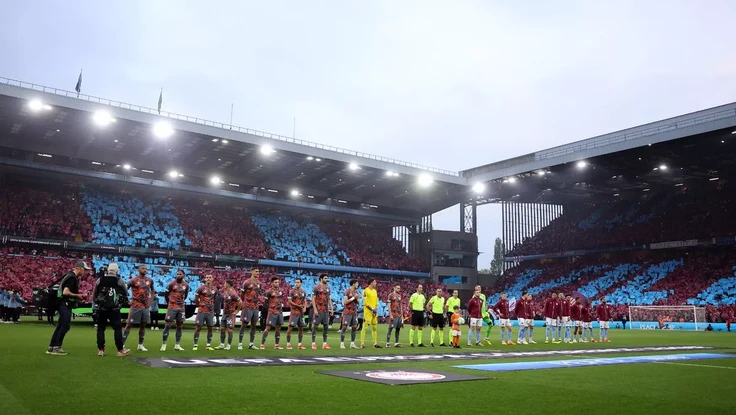 CĐV ngừng tim, trận đấu của Aston Villa bị trì hoãn
