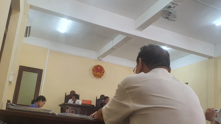 Vụ cựu chủ tịch tỉnh Cà Mau kiện đòi nhà: VKS đề nghị chia cho bị đơn 35,5%
