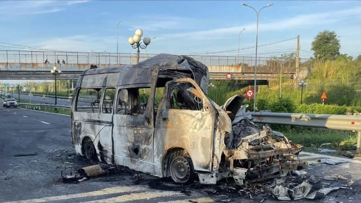 Xe cứu thương bật còi, đèn ưu tiên trái quy định trong vụ tai nạn đặc biệt nghiêm trọng trên cao tốc 