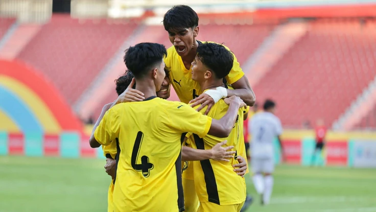 Đánh bại U-22 Lào, Malaysia “đè” U-22 Việt Nam xuống nhì bảng