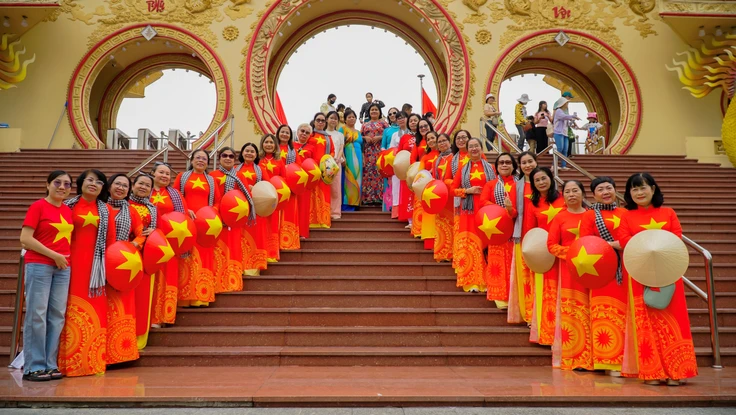 Người dân TP.HCM nô nức đổ về khu vui chơi dịp Lễ 2-9