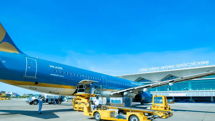 Sân bay Vinh sắp mở cửa trở lại, vé Tết tăng mạnh từng giờ