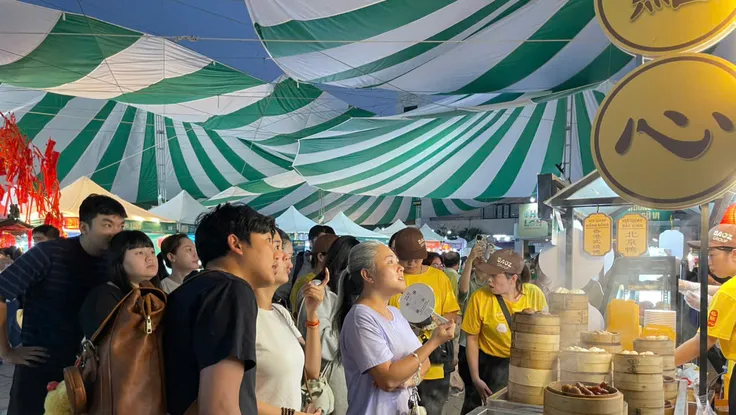 Du khách nườm nượp đến Chợ Lớn trải nghiệm ẩm thực người Hoa