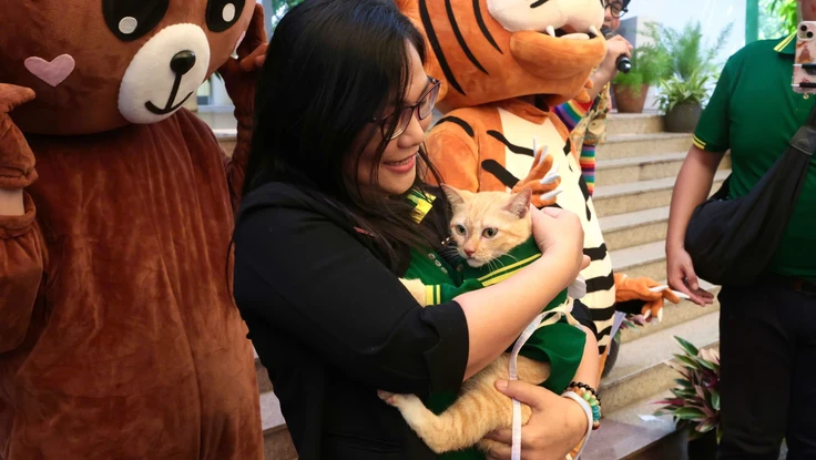 Áo 'Chủ tịch' mèo Mika được đấu giá 10 triệu đồng tại Thảo Cầm Viên