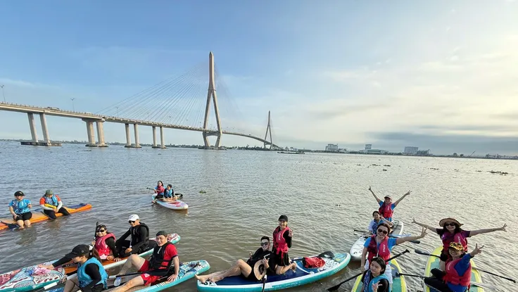 Cần Thơ bắn pháo hoa, trình diễn drone light tại lễ hội sông nước